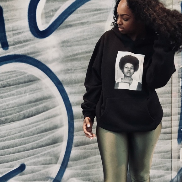 Midnight Dreamer Assata Shakur Black Graphic Pullover Hooded Sweatshirt Size M - Picture 9 of 16